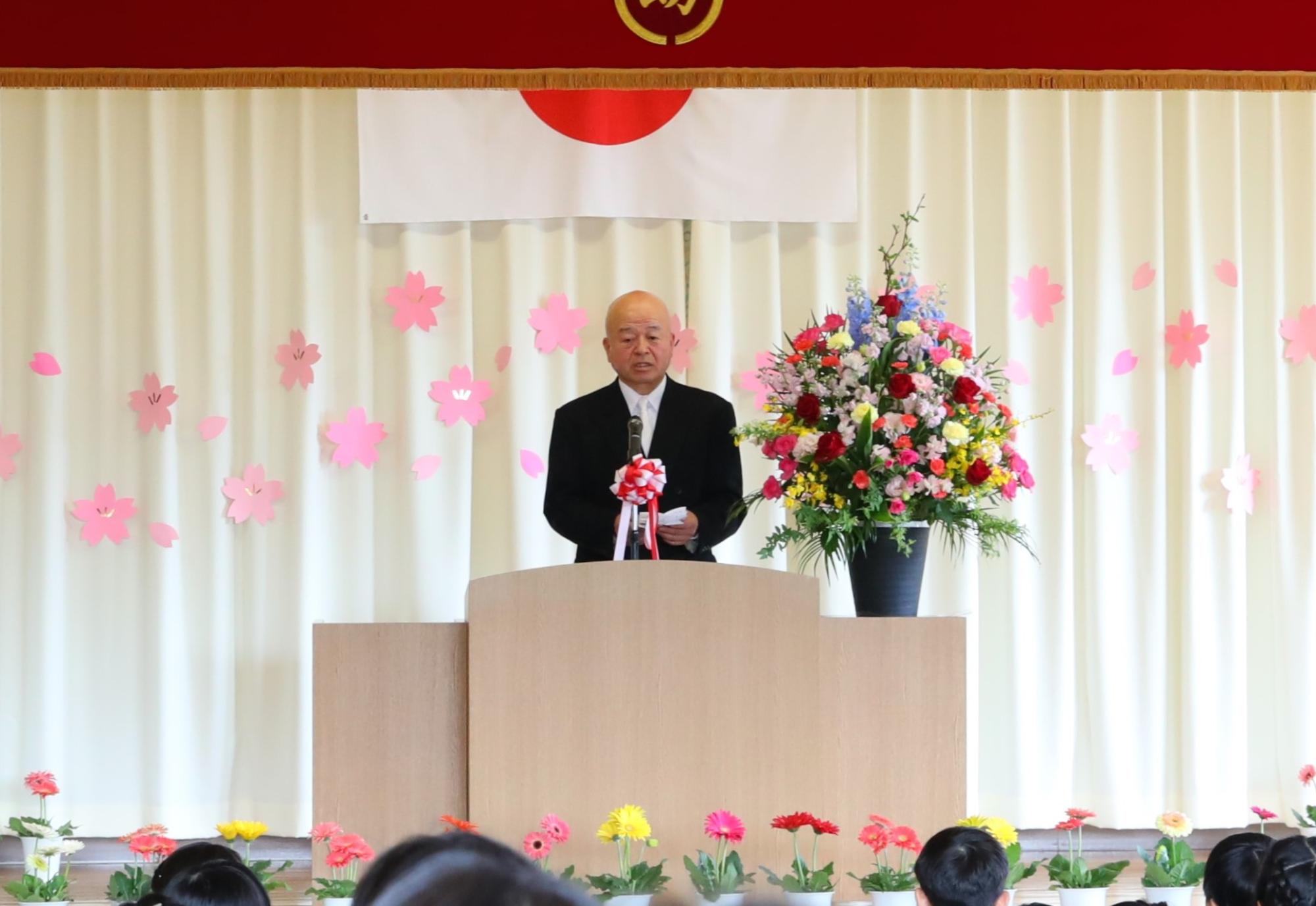 祝辞を述べました