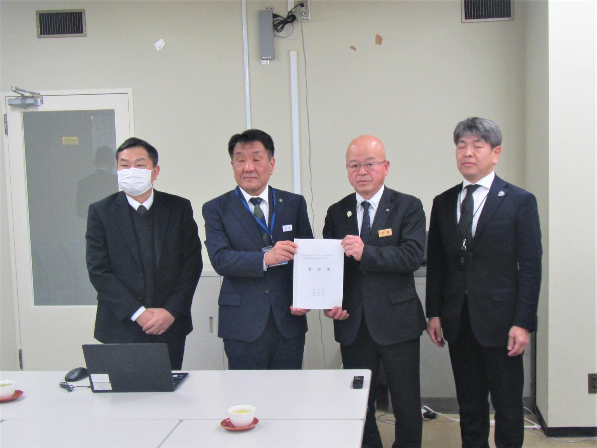 嵐山小川インターチェンジ・熊谷間広域幹線道路整備の要望書提出