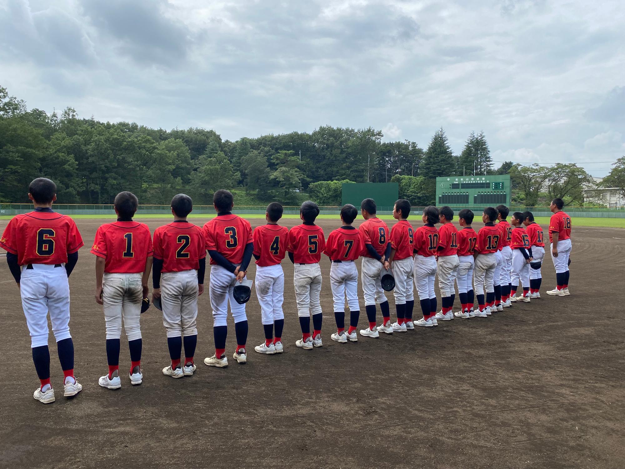 野球部員達の後ろ姿