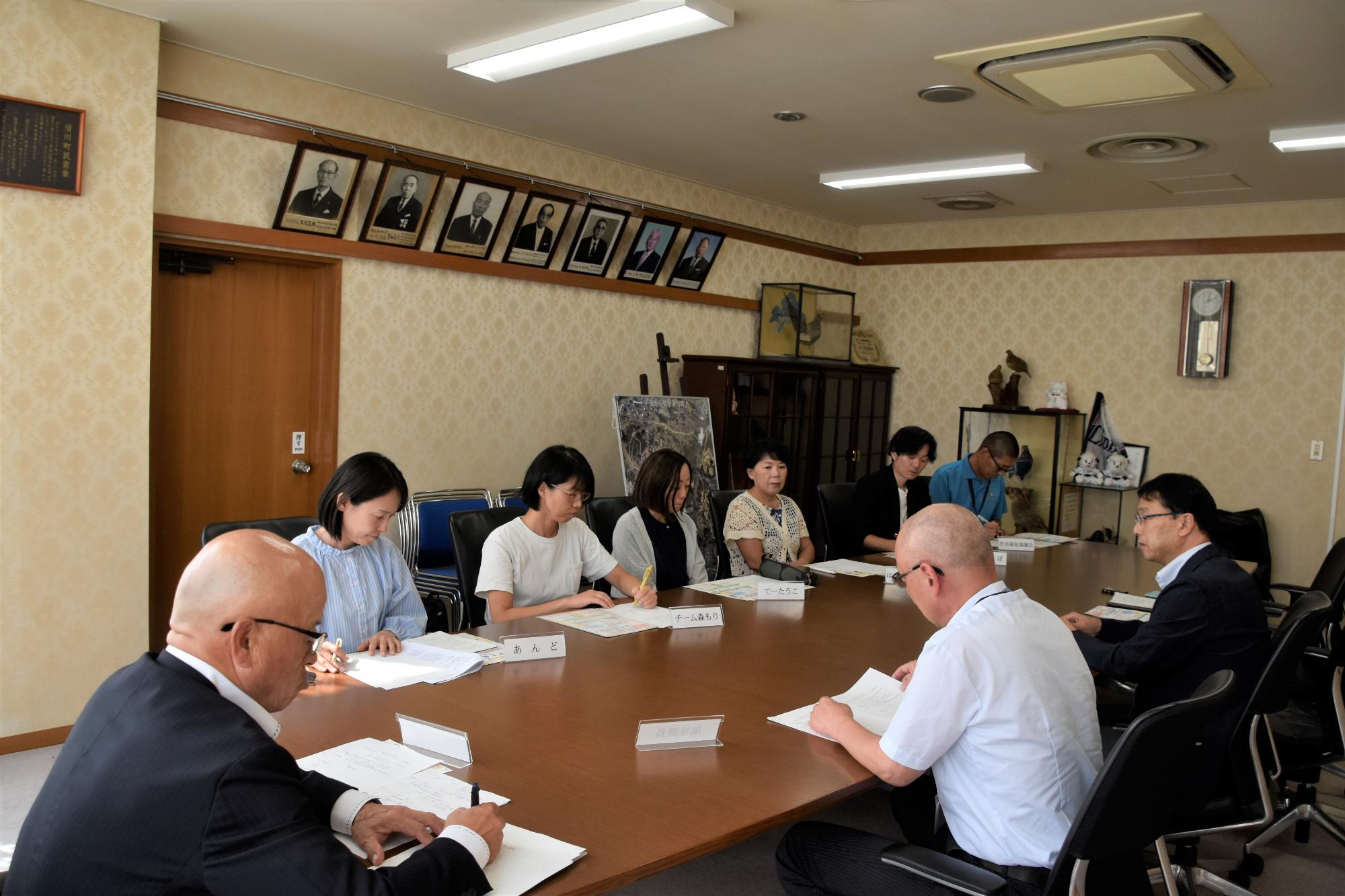 懇談会のようす