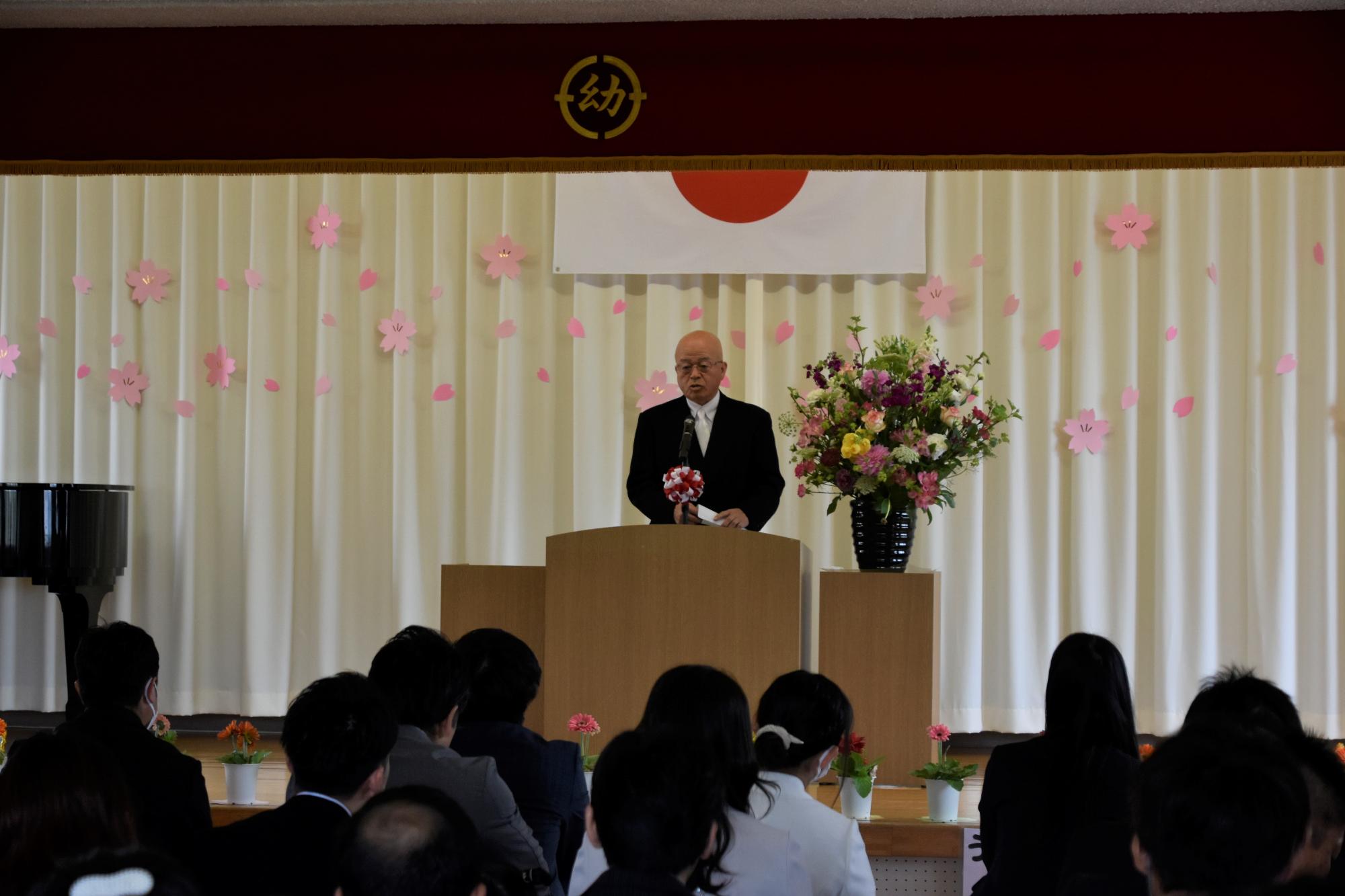 祝辞を述べました